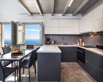 Theano Cave Suites & Villas - Fira - Cocina