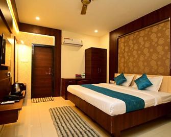 Hotel Hallmark - Kota - Bedroom