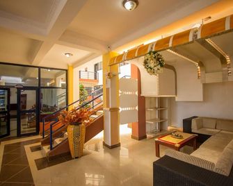 West Wind Hotel - Meru - Lobby
