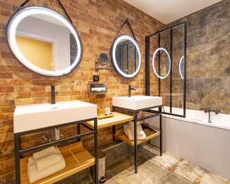 Hotel Beaucour - Estrasburgo - Baño