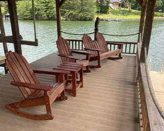 Lark's Nest on Lake Hickory w/Dock & Tesla Charger - Taylorsville - Patio