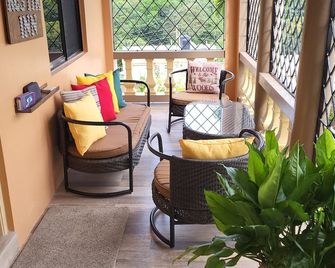 Rustik Inn cozy home away from home. - Mandeville - Balkon