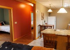 Heart of Ely, Cozy 2bdr, 1 bath Loft - Ely - Dining room