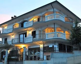 B&B Rosa dei Venti - Roseto Capo Spulico - Building