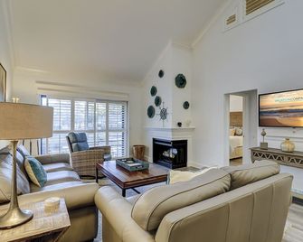 116 Abbington - 3 Minute Walk To Beach & Beautiful Lagoon Views - Hilton Head Island - Living room