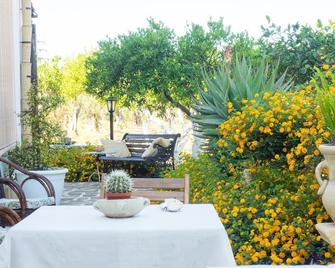 B&B Le Macine 1868 - Trapani - Patio