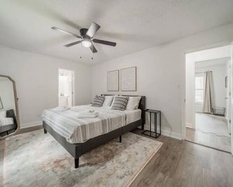 Charming 4 bedroom house just outside of Uptown - Charlotte - Chambre