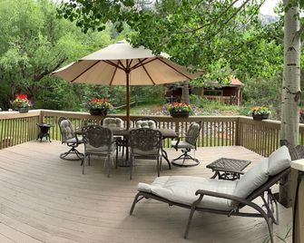 Stream-side Mountain Home - Cascade-Chipita Park - Patio