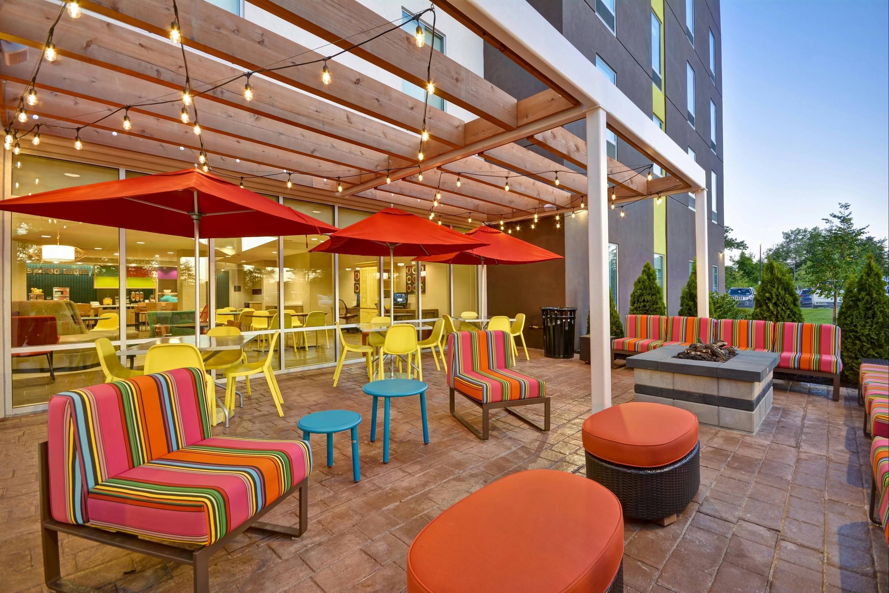 Home2 Suites by Hilton Queensbury Lake George - Queensbury - Innenhof