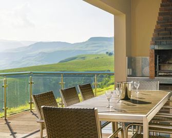 Cayley Mountain Resort - Winterton - Balcón