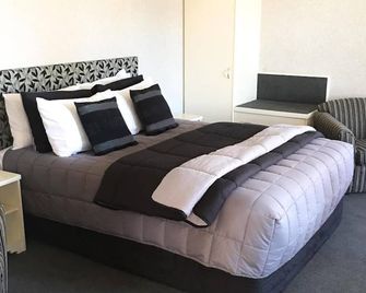 Deco City Motor Lodge - נפייר - חדר שינה