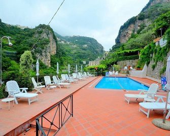 Appartamento Ulisse L: A characteristic apartment that is part of a villa. - Ravello - Uima-allas