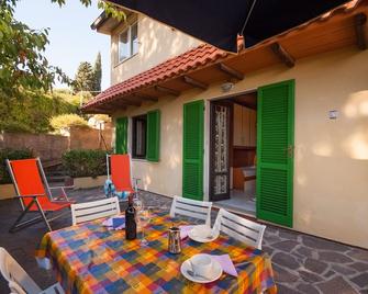 Residence La Valdana - 3 room apartment with swimming pool, tennis and parking 1km from the beach - Capoliveri - Patio
