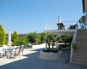 Stylish Accommodation With Stunning Views, Private Pool, Vineyard - Penela - Patio