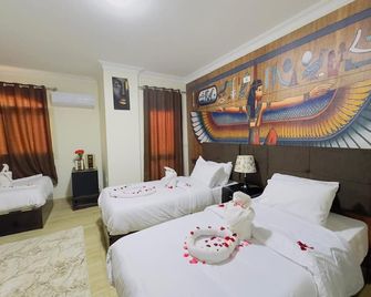 Phoenix Pyramids View Inn - Kairo - Schlafzimmer