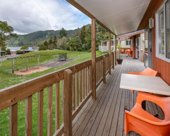 Blue Lake Top 10 Holiday Park - Rotorua - Balcón