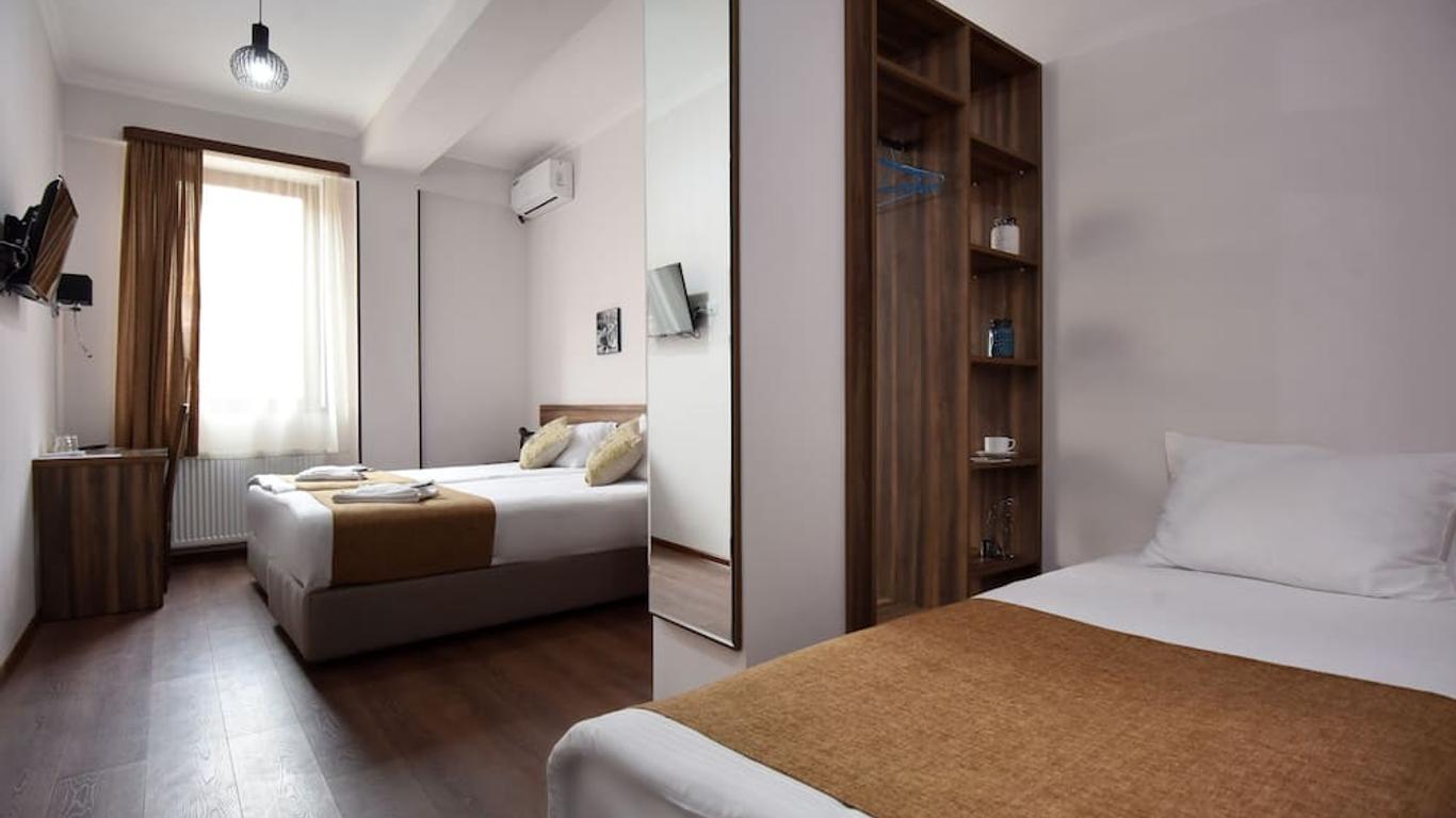 Day Room Art Hotel