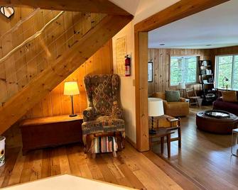 Terrapin Station - Lakeside Rustic 3 Home on Lake Winona - Ashland - Wohnzimmer