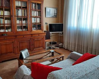 Apartment T2 - 50m2 - Spacious - Bright - Comfortable - 파리 - 거실