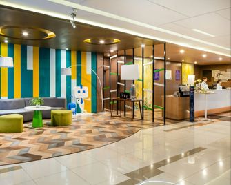 Holiday Inn Express Shenyang North Station By IHG - Shenyang - Lobby