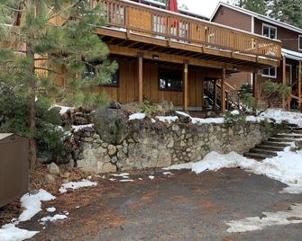 Family / Couples Cozy Lakeview Escape: Superb Location + Enjoyable Amenities - Kings Beach - Building