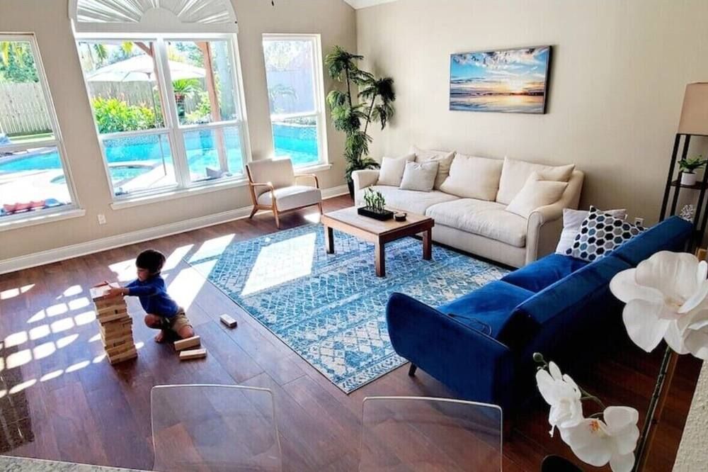 Beach Themed Oasis with Jacuzzi/Pool close to Kemah Boardwalk, Galveston, Nasa - League City - Вітальня