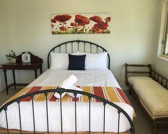 Kings Way Apartments - Caloundra - Bedroom