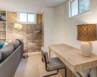 Walkable Apt w/ Off-Street Parking in Cheesman! - Denver
