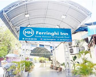 Mn Ferringhi Inn - Batu Ferringhi - Gebouw