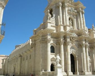 Il Mirto E La Rosa - Siracusa