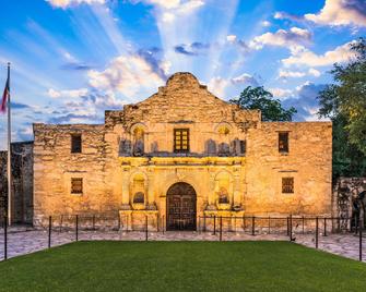 The Emily Morgan San Antonio - a DoubleTree by Hilton - סן אנטוניו - בניין