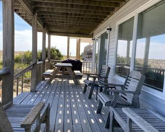 Oceanfront 1st Floor Duplex - Beach Haven - Balkon