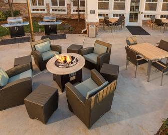 Residence Inn by Marriott Wichita East at Plazzio - Wichita - Patio