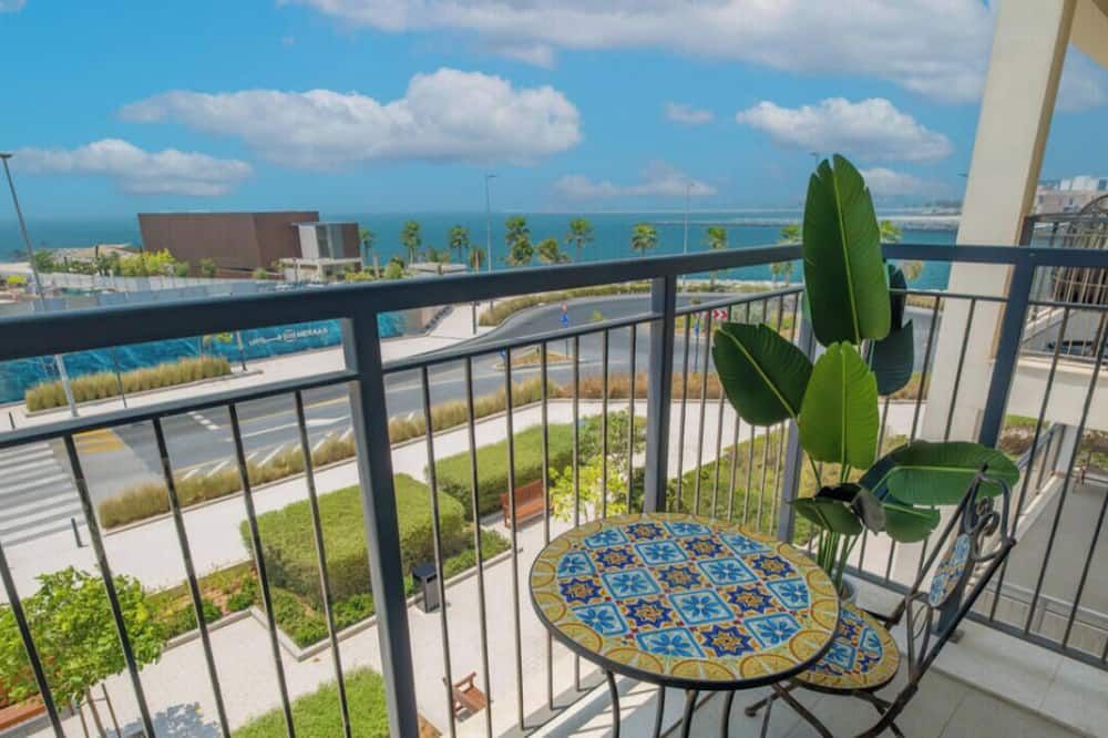 جناح فاخر في لا مير بإطلالة على البحر 3 - دبي - شرفة