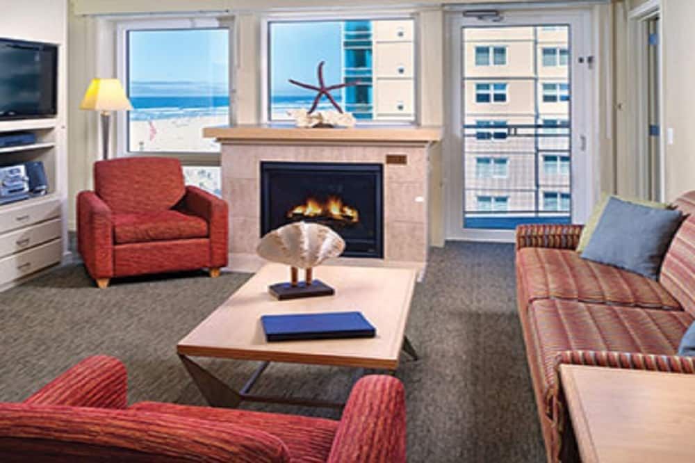 Beachfront Resort on the Promenade w/Ocean Views! - Seaside - Living room