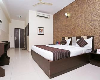 Hotel Airport City Near Delhi International Airport - New Delhi - Bedroom