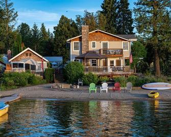 Charming Lakefront Cabin with Deck and Fire Pit! - Newport - Building