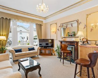 Kingston House - טורקי - סלון