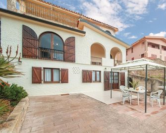 Awesome apartment in Porto Alabe OR - Tresnuraghes - Patio