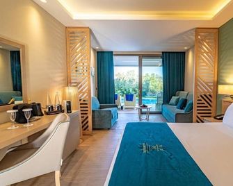 Almyros Beach Resort & Spa - Acharavi