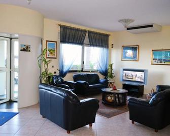 Villa Gaia Hotel - צ'פאלו - סלון