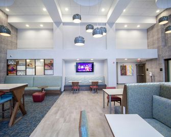 Hampton Inn & Suites by Hilton North Attleboro - North Attleboro - Bedroom