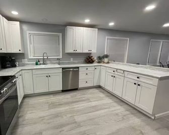 Roomy Downtown Apartment 3bd/2ba - Midland - Kuchnia