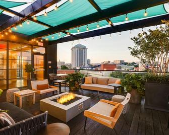 Trilogy Hotel Montgomery, Autograph Collection - Montgomery - Innenhof