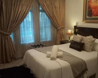 Bruno Comfort Suites - Johannesburg - Bedroom