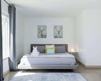 20 Min to Mt Bachelor! Perfect Basecamp for Skiers - Bend - Bedroom