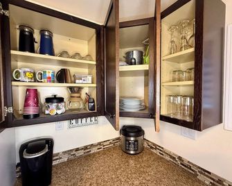 Adorable studio with full kitchen, bath, and laundry - Cottage Grove