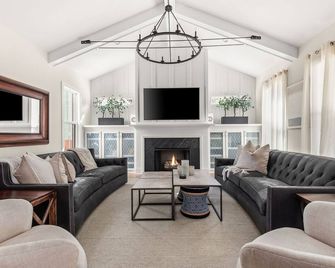 Luxe Outdoor Retreat with Pool minutes to Downtown - Nashville - Sala