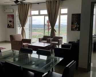 Alyssa Homestay Putrajaya 3r 3b - Putrajaya