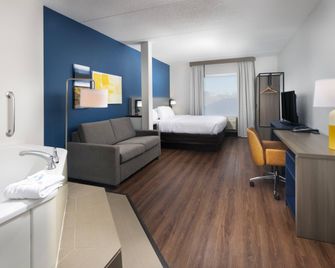 Comfort Suites Outlet Center - אשוויל - חדר שינה